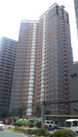 Condominium in Unit J, 28/F, One Gateway Place Condominium, Pioneer St., corner Cybergate St., Brgy. Barangka Ilaya, Mandaluyong City - Foreclosed Property