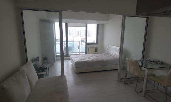 Condominium in Unit 0823, 8/F, St. Tropez Building, Azure Urban Resort Residences, West Service Road, Brgy. La Huerta / Marcelo Green, Parañaque City - Foreclosed Property