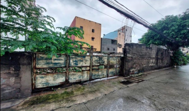 House & Lot in LOT 10 BLK. 122, 28TH AVE., EAST REMBO, MAKATI CITY - Foreclosed Property