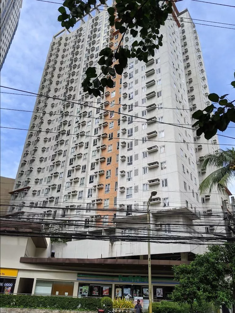 Condominium in UNIT 1419 14/F, AVIDA TOWER SAN LORENZO TOWER 2, CHINO ROCES AVE., BRGY. PIO DEL PILAR, MAKATI CITY - Foreclosed Property
