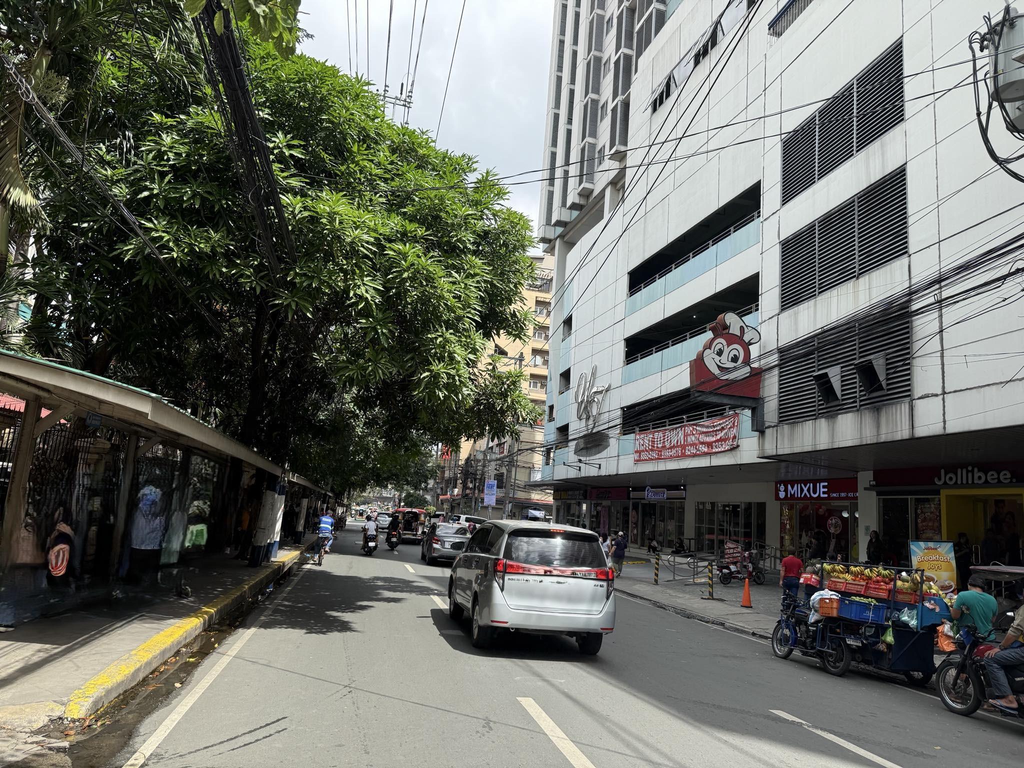 Condominium in Unit 31X, 31st Floor, University Tower Malate Condominium, No. 728 Pedro Gil corner Dr. Vasquez Street, Malate, Manila City, Metro Manila - Foreclosed Property