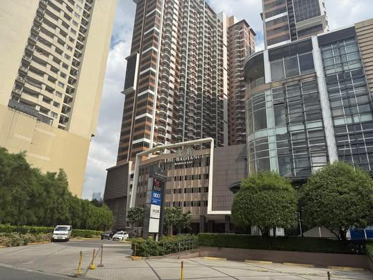 Condominium in Unit 35D, 35th Flr, The Radiance Manila Bay North Tower, Roxas Boulevard corner Maytubig St, Pasay City, Metro Manila - Foreclosed Property