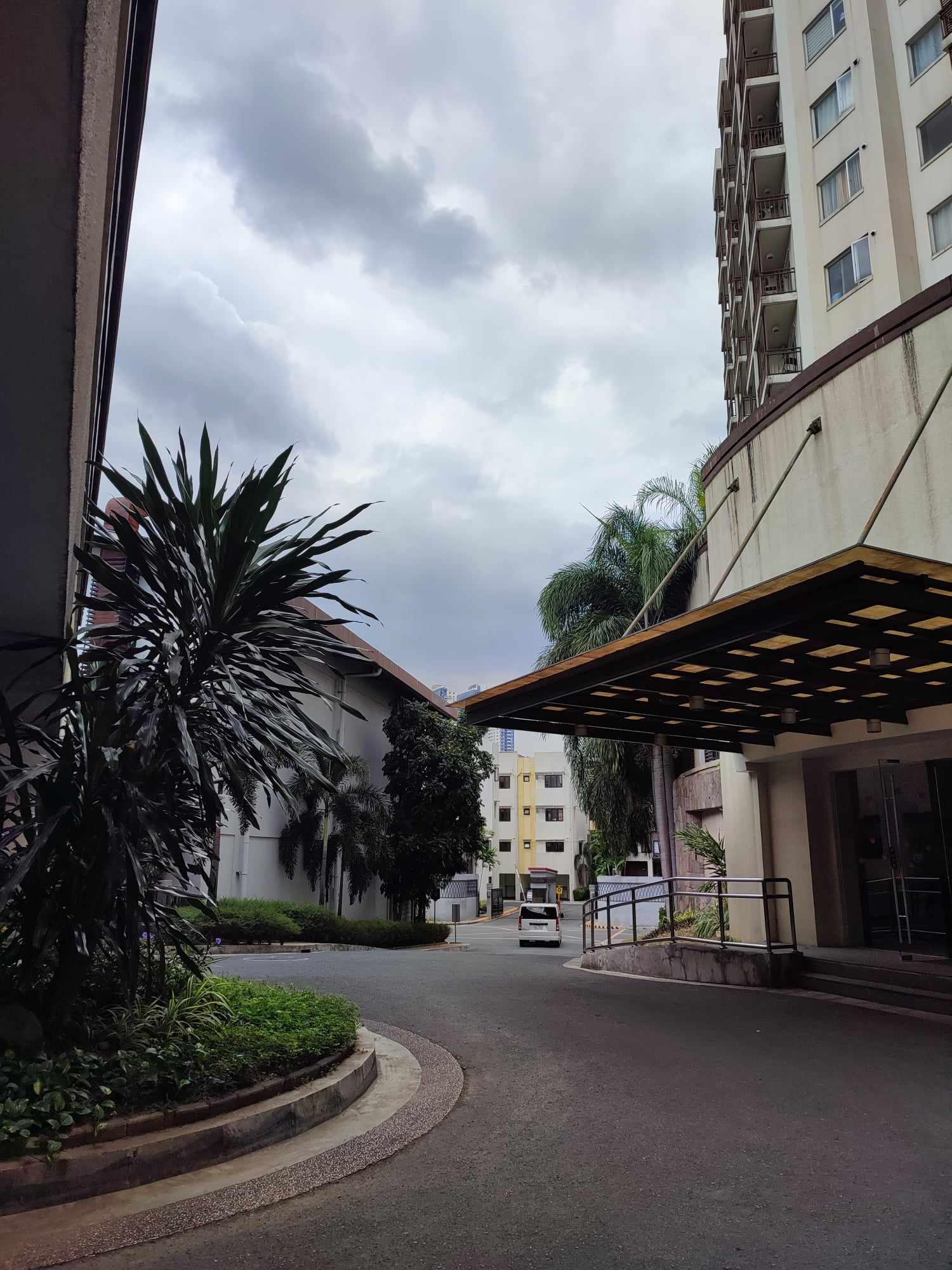 Condominium in Unit H 1st Floor Majorca Residences at Circulo Verde Phase 1, #7 Calle Industria, Brgy. Bagumbayan, Quezon City, Metro Manila - Foreclosed Property