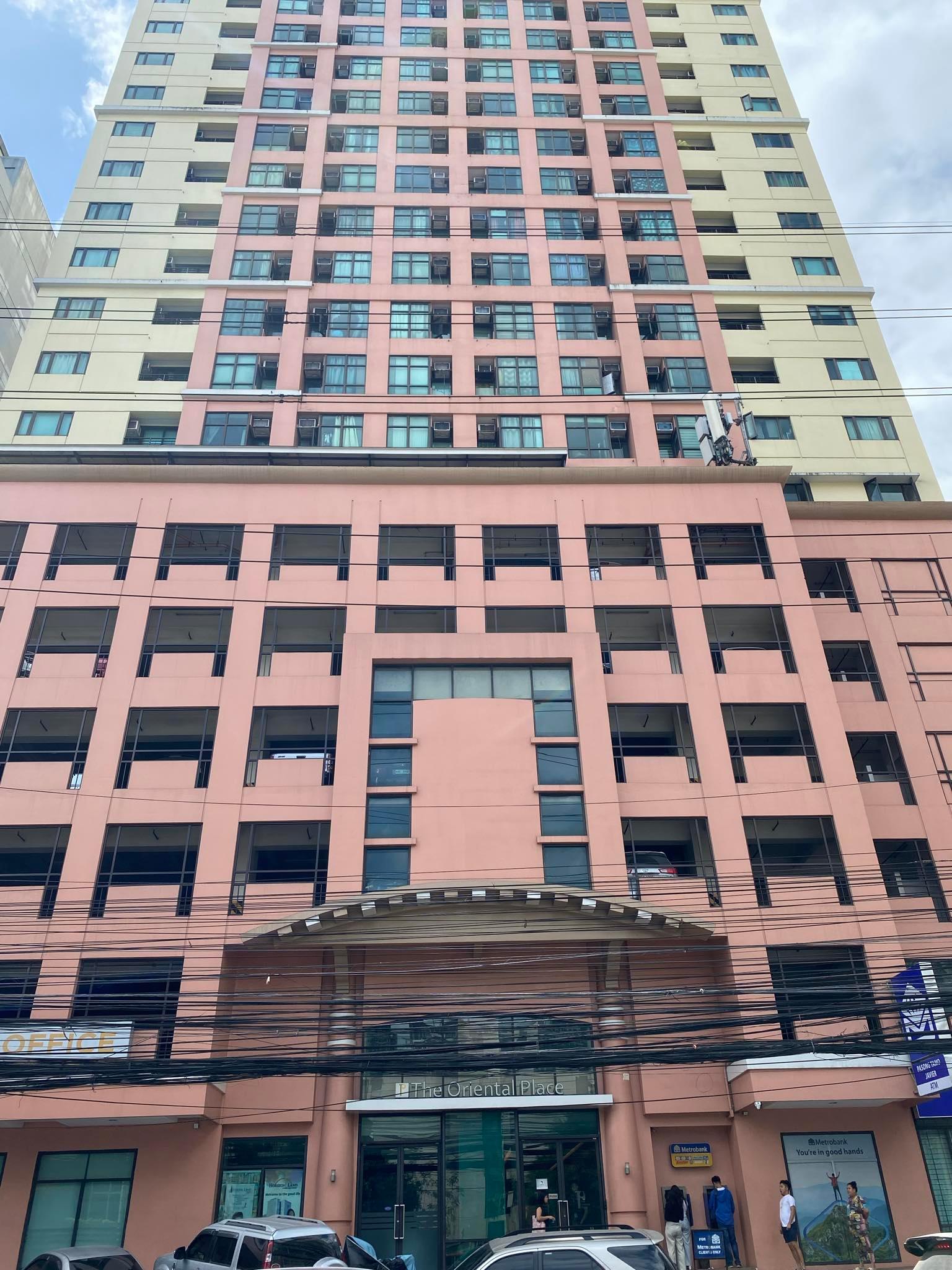 Condominium in Unit 2018, 20th Floor, The Oriental Place Condominium, Don Chino Roces corner Javier Street, Brgy. Pio del Pilar, Makati City, Metro Manila - Foreclosed Property