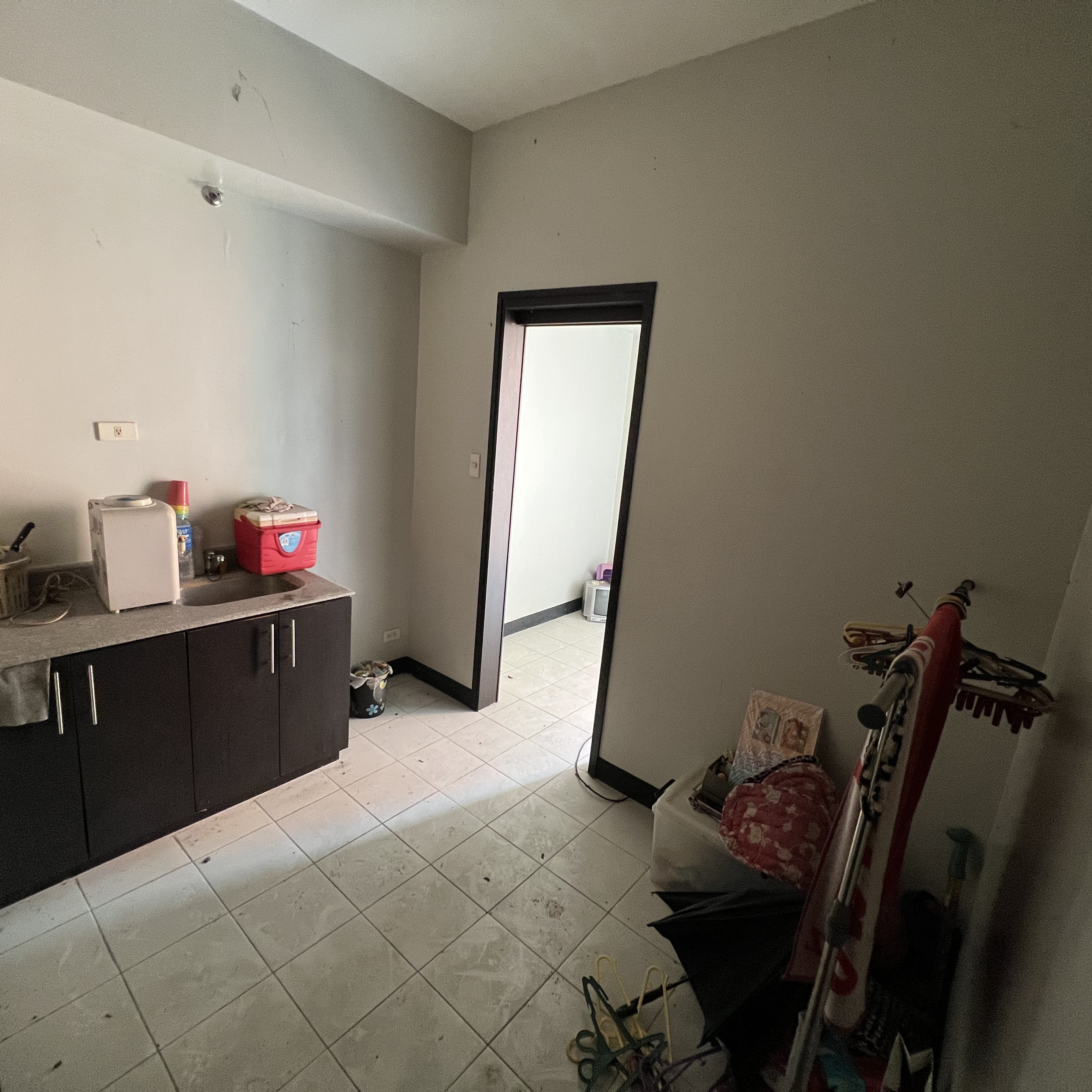 Condominium in Unit 612, 6Th Floor Of Building A (Eifel), Chateau Elysee Parañaque City, Metropolitan Manila - Foreclosed Property