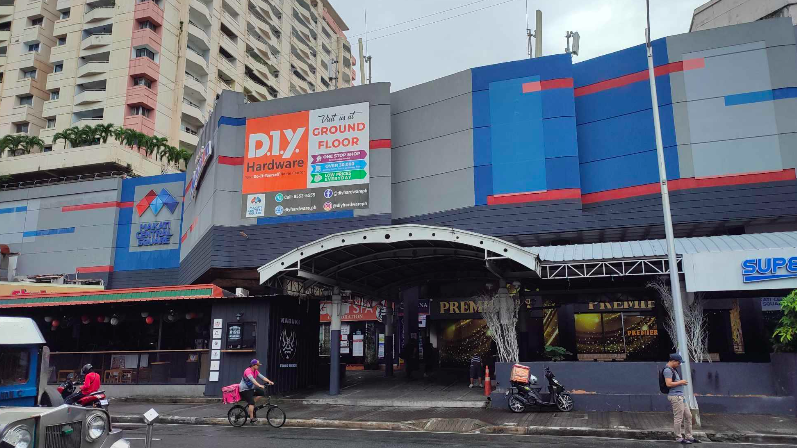 Commercial in Unit No. 112 Makati Cinema Square Tower Chino Roces Ave. (Pasong Tamo) cor. Fernando St. Kayamanan 